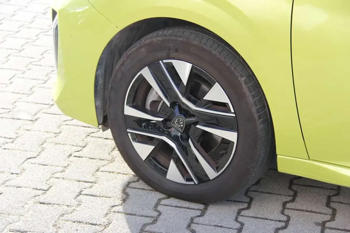Gebraucht Peugeot 208 Allure 101 PS (74 kW) 2025 Gelb Kleinwagen