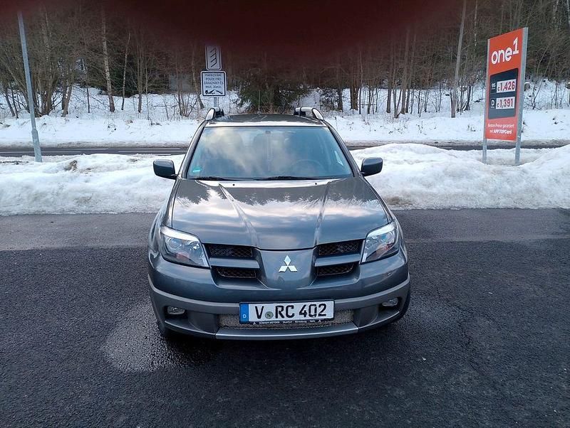Grün Gebraucht 2003 Mitsubishi Outlander Comfort Edition SUV | 2.550 € (Fairer Preis) - Bild 1/4