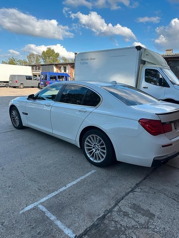 Weiß Gebraucht 2012 BMW 730 M Sport Limousine | 10.490 € (Superpreis) - Bild 1/4