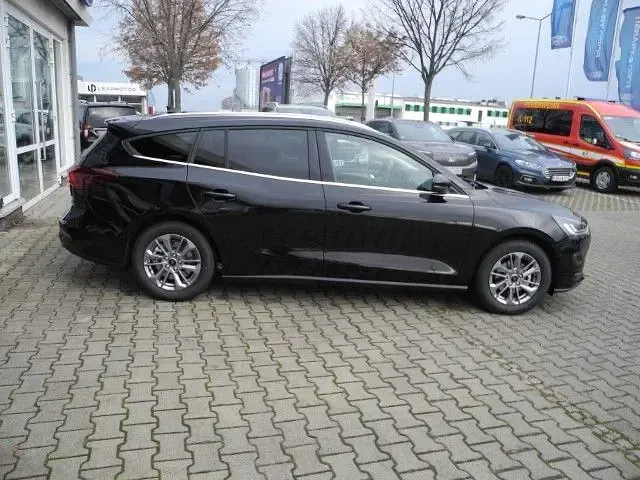 Neu Ford Focus Titanium X 155 PS (114 kW) 2025 Schwarz Limousine