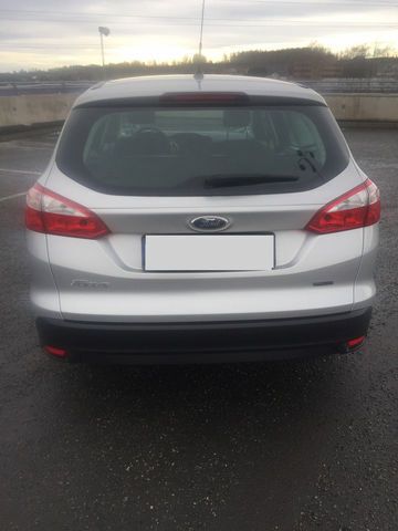 Gebraucht Ford Focus Trend 116 PS (85 kW) 2012 Silber metallic Kombi