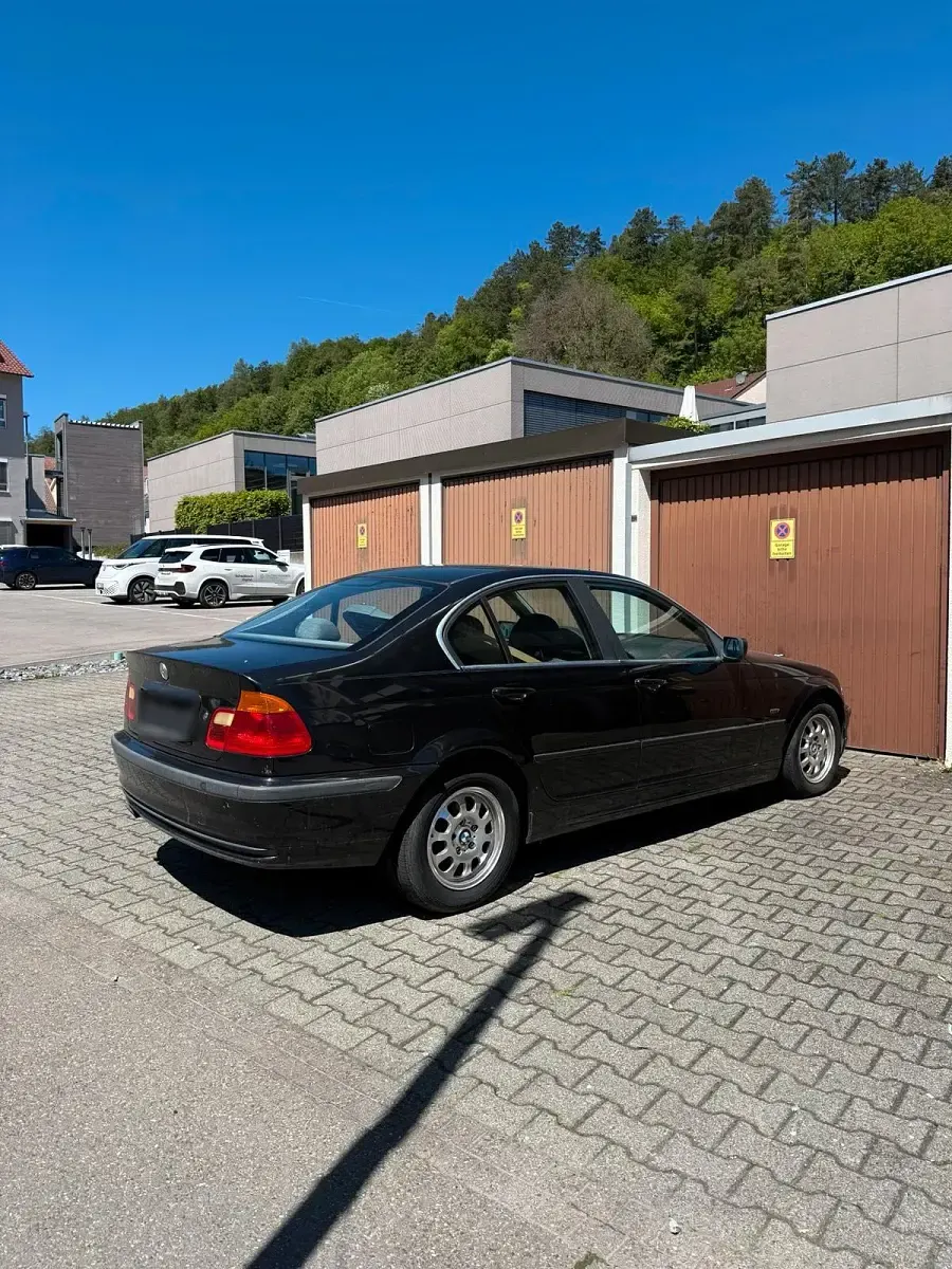 Gebraucht BMW 320 150 PS (110 kW) 1998 Schwarz Limousine
