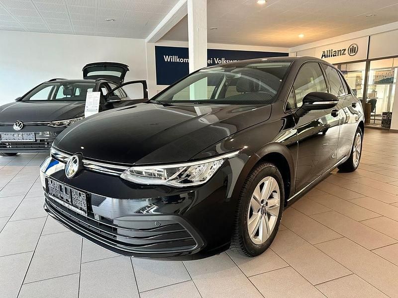 Schwarz Gebraucht 2020 VW Golf VIII Life Limousine | 17.790 € (Fairer Preis) - Bild 1/4