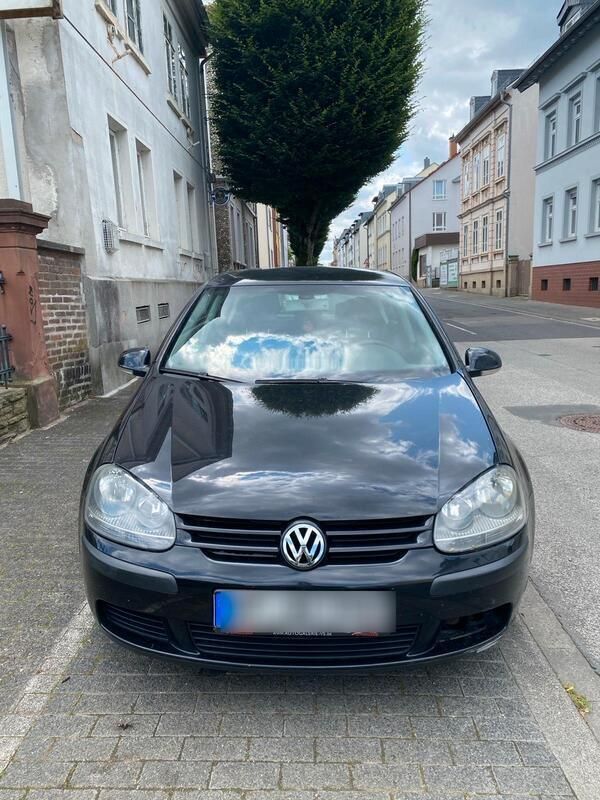 Schwarz Gebraucht 2004 VW Golf V Kombi | 1.600 € (Fairer Preis) - Bild 1/4