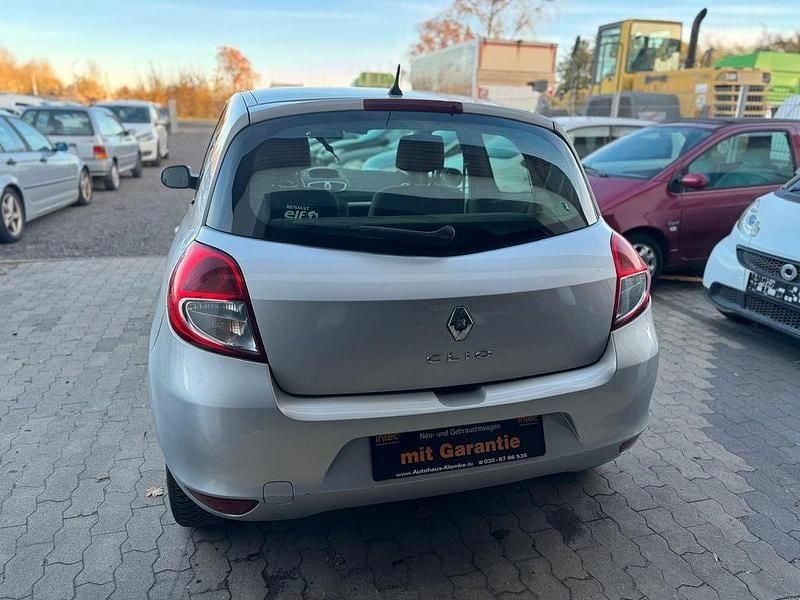 Gebraucht Renault Clio III Dynamique 75 PS (55 kW) 2011 Grau Kleinwagen