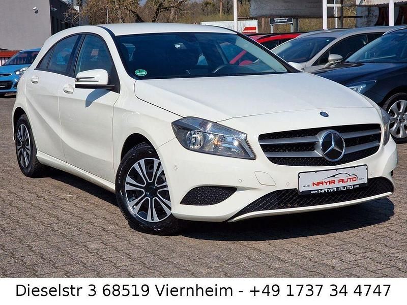 Gebraucht Mercedes A180 109 PS (80 kW) 2013 Weiß Limousine