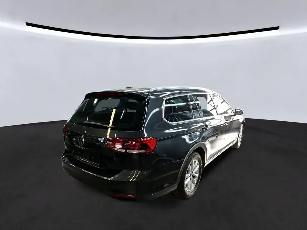 Gebraucht VW Passat Business 150 PS (110 kW) 2023 Manganese gray metallic Kombi