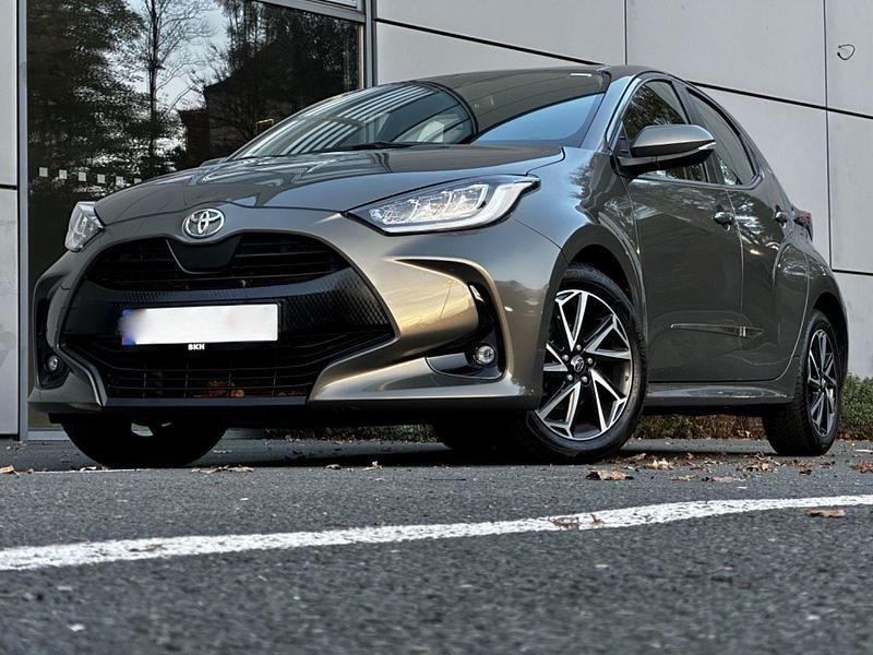 Grün Gebraucht 2020 Toyota Yaris Club Kleinwagen | 13.531 € (Fairer Preis) - Bild 1/4