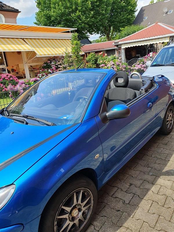 Blau Gebraucht 2006 Peugeot 206 CC Cabrio | 2.500 € (Etwas zu teuer) - Bild 1/4