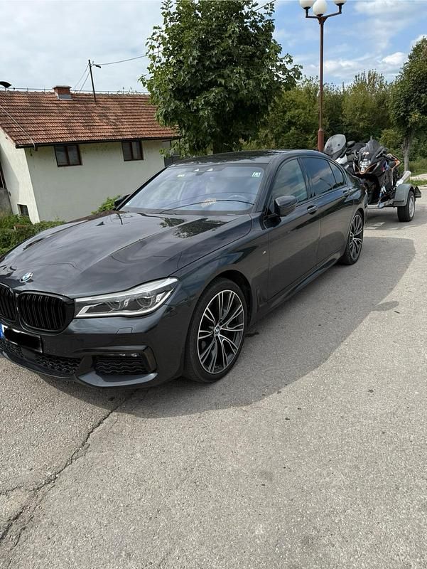 Grau Gebraucht 2016 BMW 750L M Sport Limousine | 26.500 € (Fairer Preis) - Bild 1/4
