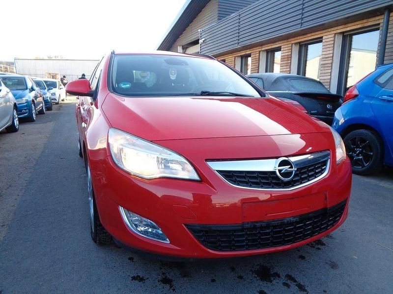 Gebraucht Opel Astra Design Edition 160 PS (117 kW) 2011 Rot Kombi