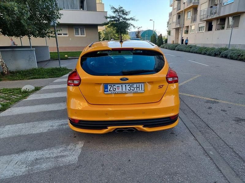 Gebraucht Ford Focus Sport 185 PS (136 kW) 2018 Orange Limousine
