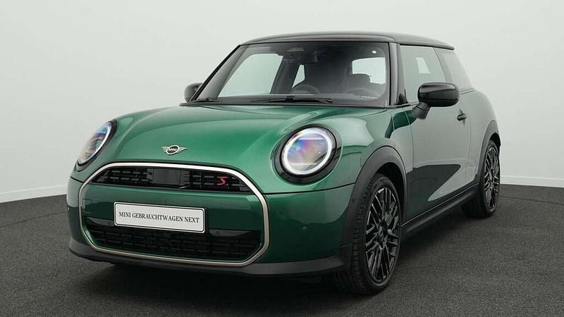 Grün Gebraucht 2024 Mini Cooper S Favoured Kleinwagen | 29.111 € (Superpreis) - Bild 1/4
