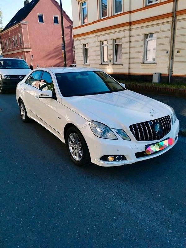 Second-hand Mercedes E220 170 CP (125 kW) 2011 Alb Berlinǎ