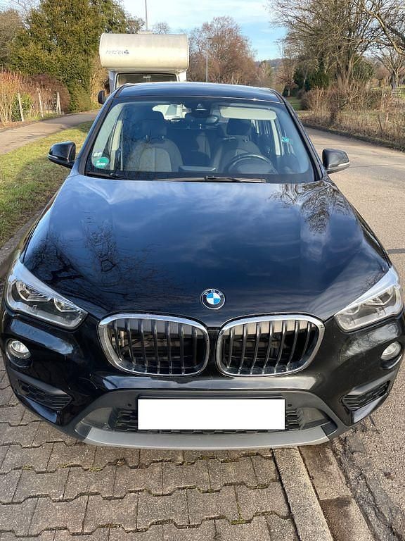Schwarz Gebraucht 2018 BMW X1 Advantage SUV | 18.500 € (Fairer Preis) - Bild 1/3
