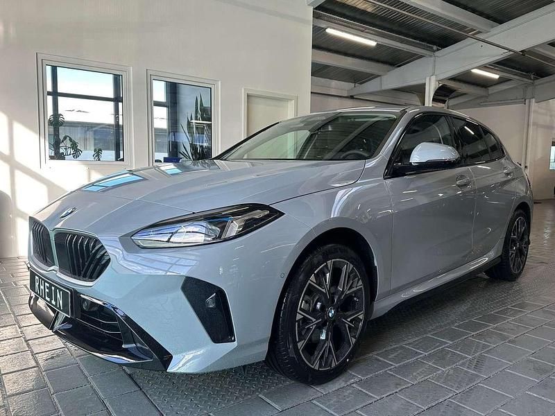 Neu BMW 120 Performance 170 PS (125 kW) 2026 Grau Kleinwagen