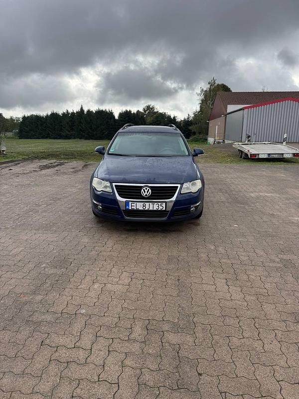 Blau Gebraucht 2006 VW Passat Kombi | 1.600 € (Fairer Preis) - Bild 1/4