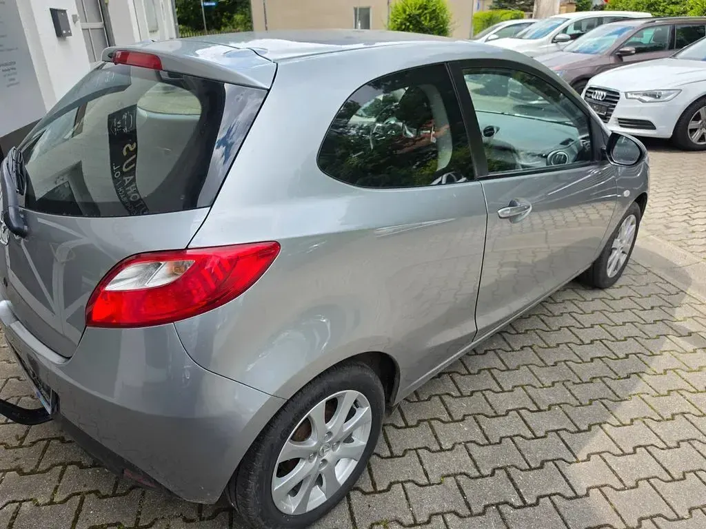 Gebraucht Mazda 2 Edition 75 PS (55 kW) 2012 Silber Kleinwagen