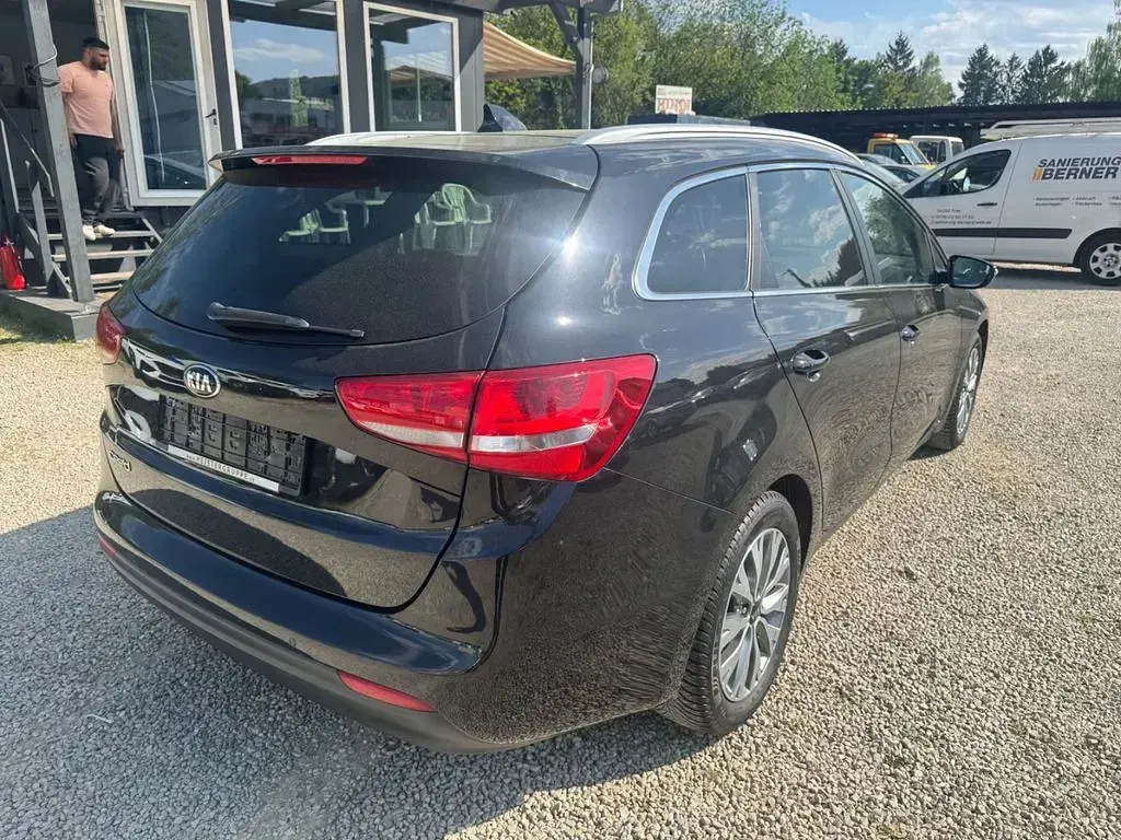 Używany Kia Ceed 135 KM (99 kW) 2018 Czarny Hatchback