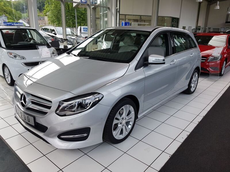 Silber silber metallic Gebraucht 2015 Mercedes B200 Urban Van / Kleinbus | 18.500 € (Etwas zu teuer) - Bild 1/4