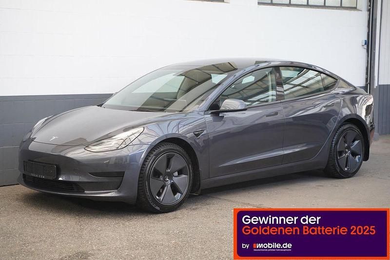 Grau Gebraucht 2021 Tesla Model 3 Standard Range Limousine | 25.550 € (Fairer Preis) - Bild 1/4