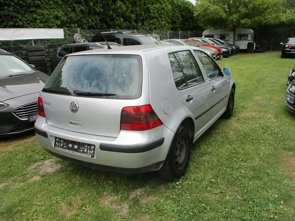 Gebraucht VW Golf IV Edition 75 PS (55 kW) 2001 Silber (metallic) Limousine