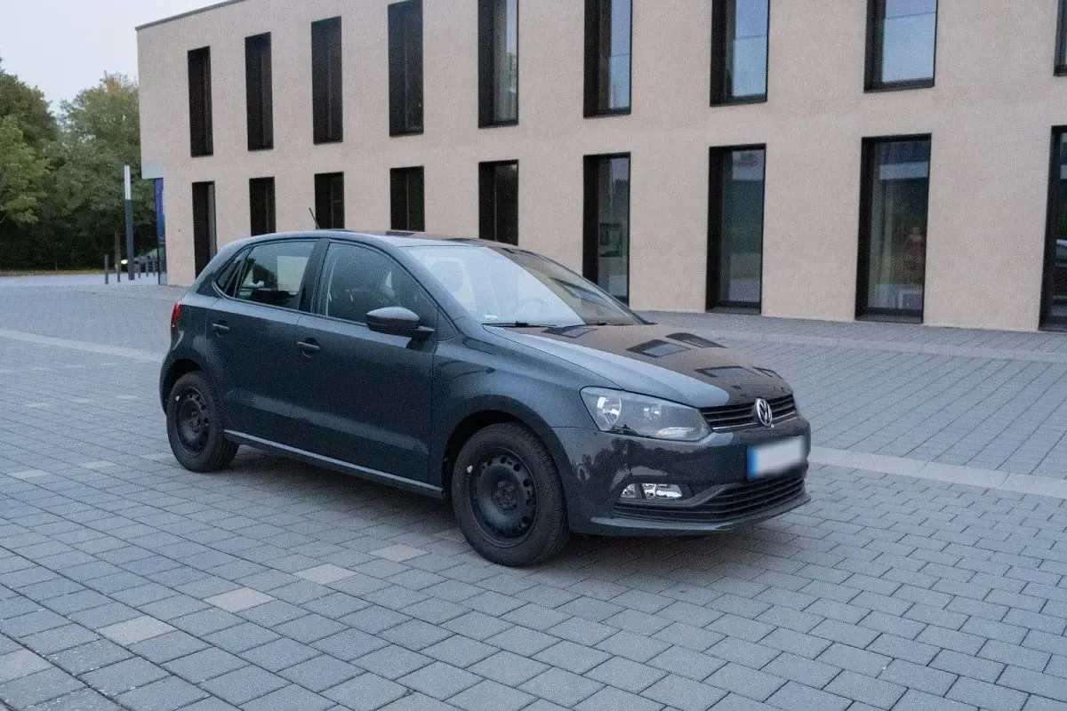 Gebraucht VW Polo Trendline 75 PS (55 kW) 2015 Grau Kleinwagen