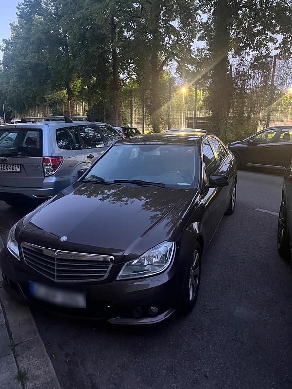 Gebraucht Mercedes C180 156 PS (114 kW) 2013 Braun Limousine