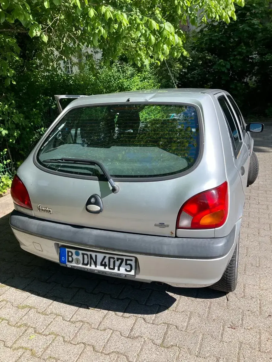 Brugt Ford Fiesta 55 HK (40 kW) 2000 Sølv Hatchback