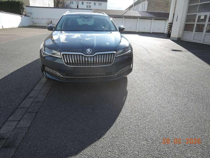 Gebraucht Skoda Superb Style 190 PS (139 kW) 2019 Blau Kombi