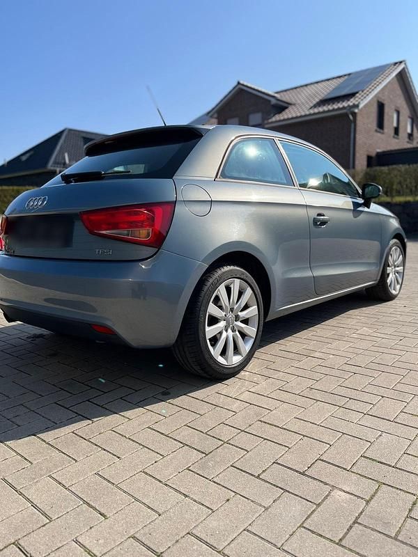 Gebraucht Audi A1 85 PS (62 kW) 2013 Blau Kleinwagen