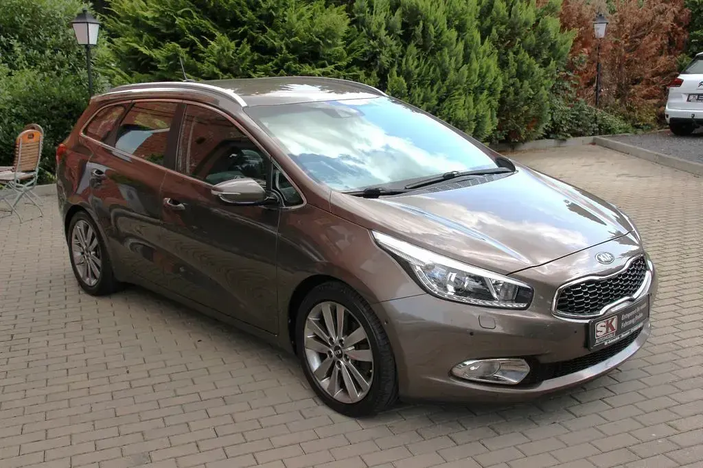 Gebraucht Kia Ceed Sportswagon 135 PS (99 kW) 2012 Braun Kombi