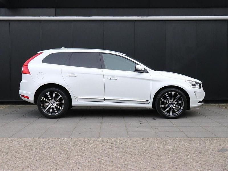 Gebraucht Volvo XC60 R-Design 245 PS (180 kW) 2017 Weiß SUV