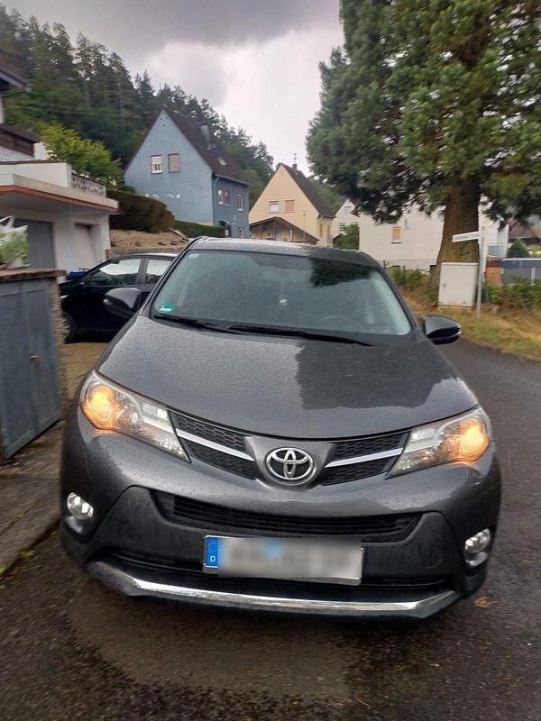 Grau Gebraucht 2013 Toyota RAV4 Executive SUV | 14.500 € (Fairer Preis) - Bild 1/4