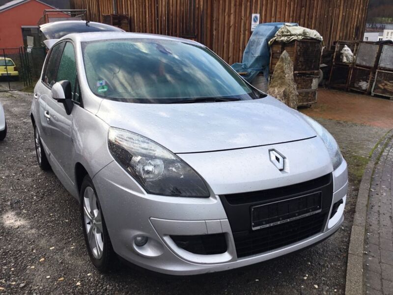 Grau Gebraucht 2010 Renault Scénic III Dynamique Van / Kleinbus | 3.300 € (Superpreis) - Bild 1/4