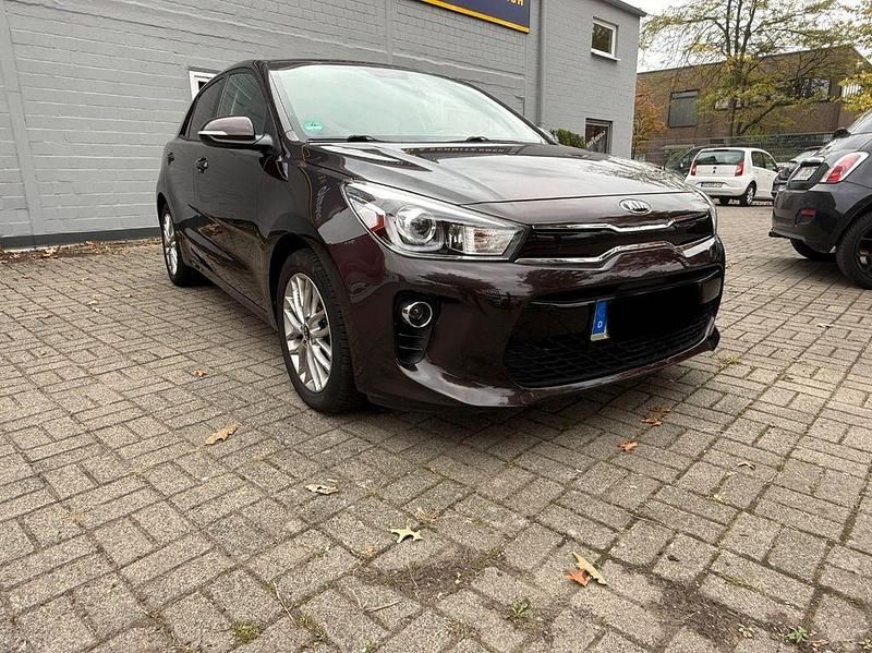 Braun Gebraucht 2017 Kia Rio Limousine | 10.900 € (Fairer Preis) - Bild 1/4