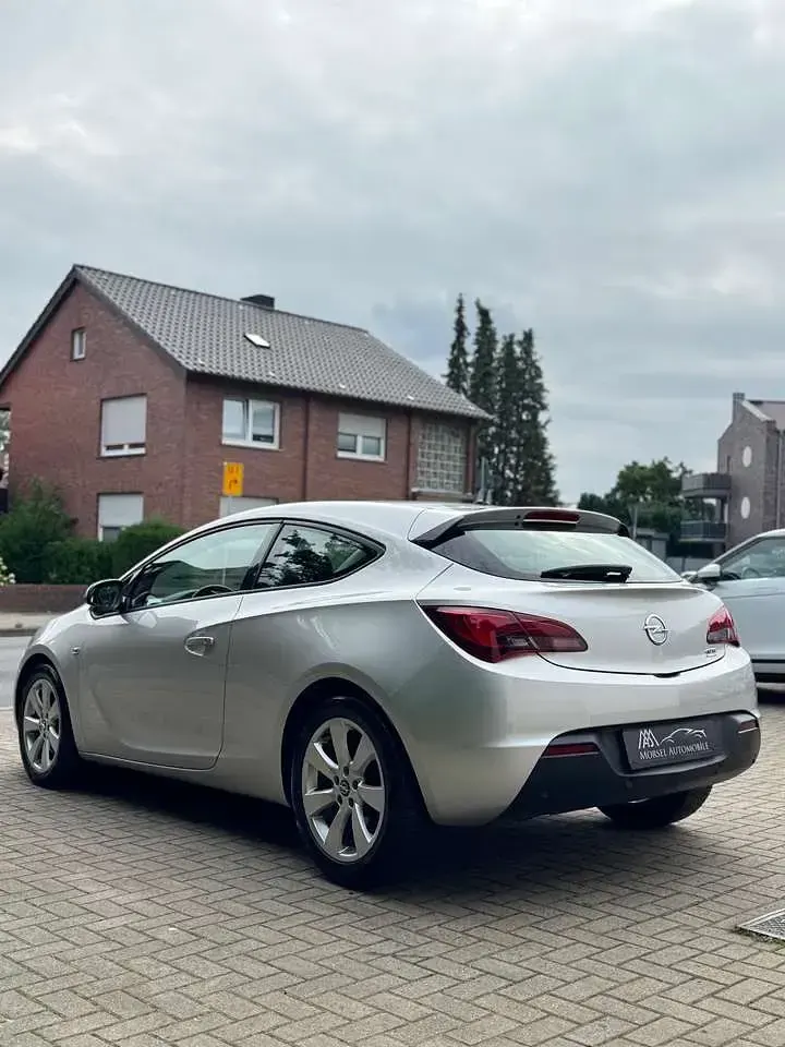 Gebraucht Opel Astra GTC Innovation 120 PS (88 kW) 2012 Silber Coupé