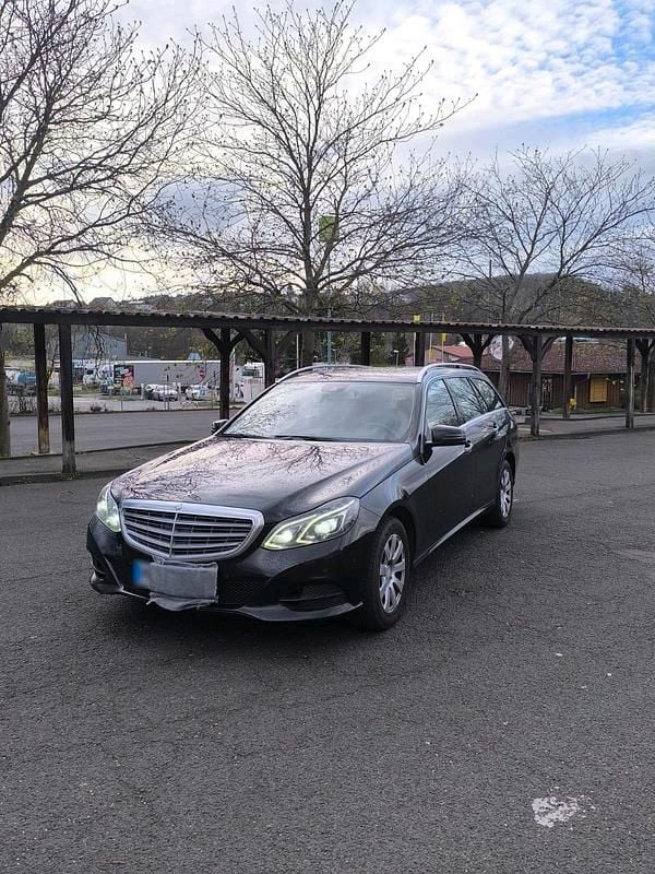 Gebraucht Mercedes E250 204 PS (150 kW) 2014 Schwarz Kombi