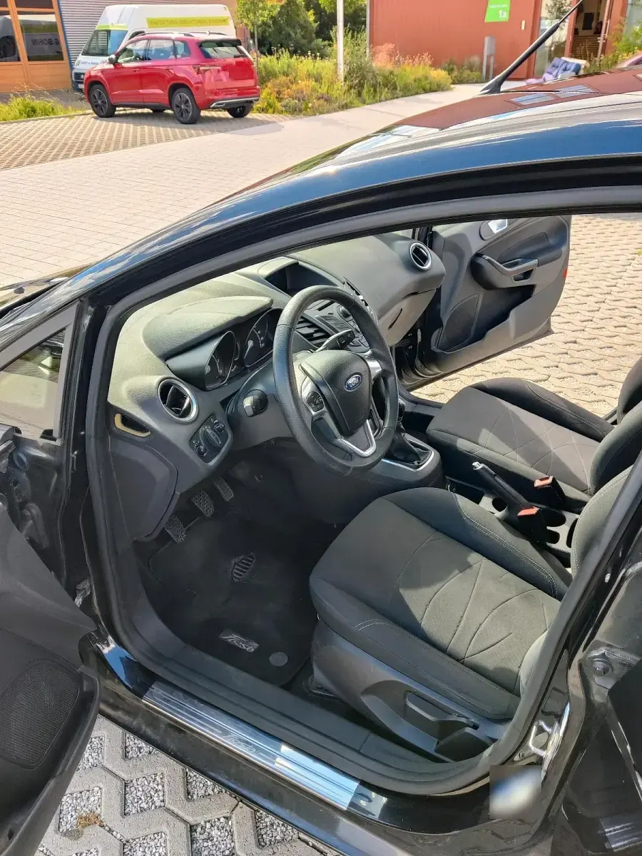 Gebraucht Ford Fiesta 99 PS (72 kW) 2015 Schwarz Kleinwagen