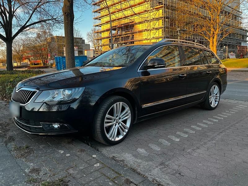 Gebraucht Skoda Superb 150 PS (110 kW) 2015 Schwarz Kombi