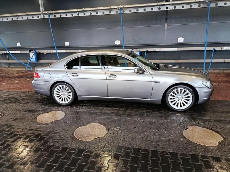 Gebraucht BMW 730 235 PS (172 kW) 2005 Silber Limousine