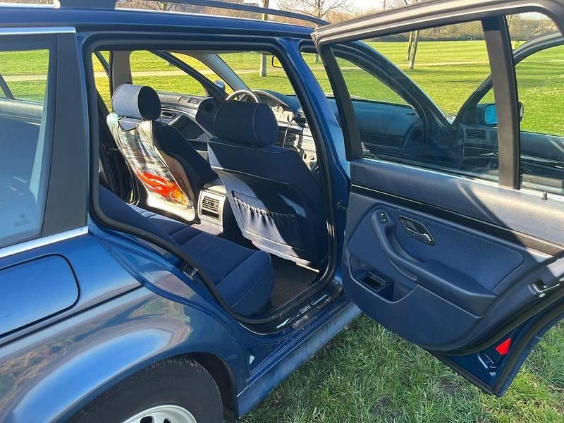 Gebraucht BMW 520 170 PS (125 kW) 2001 Blau Kombi