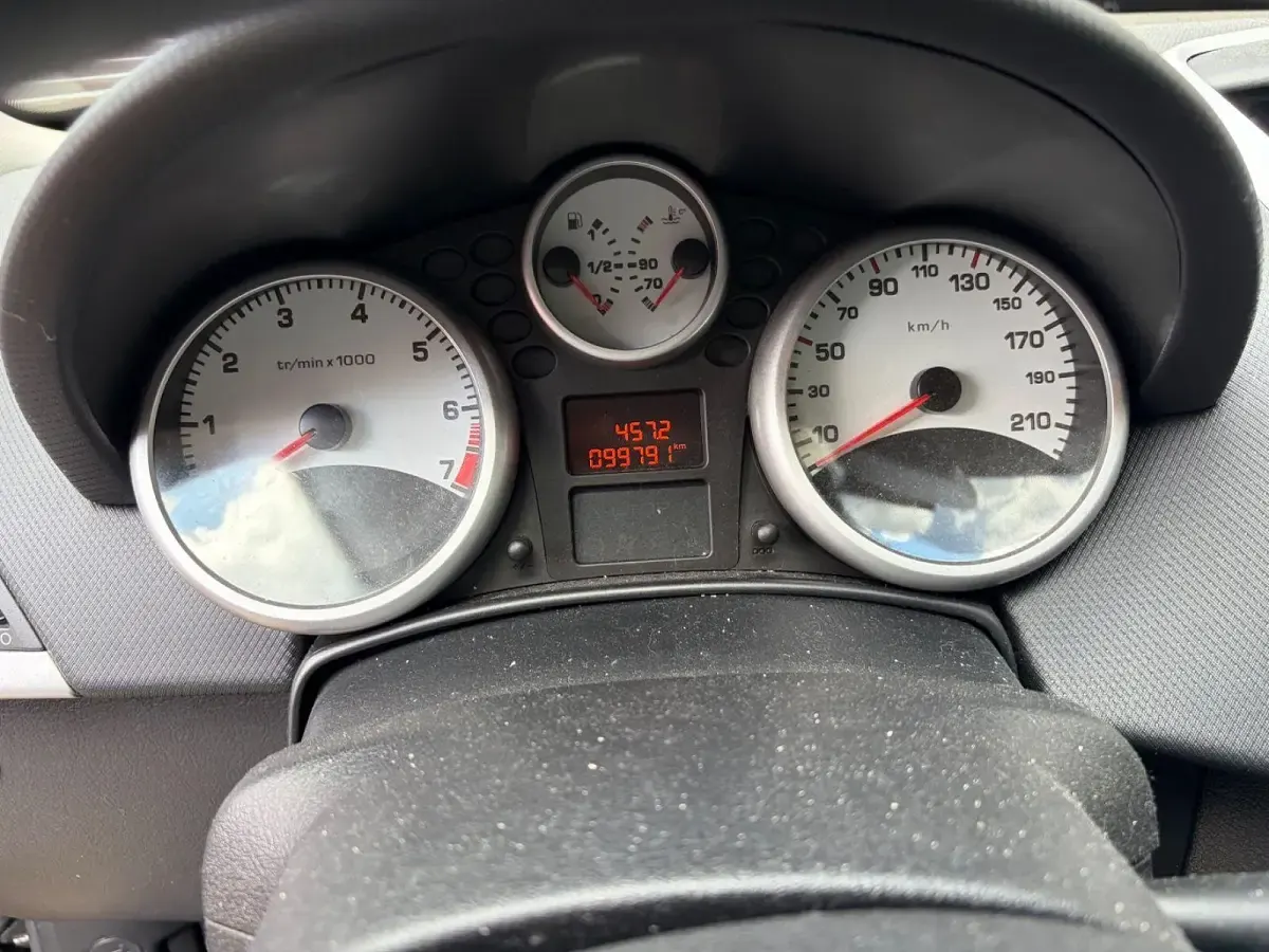 Gebraucht Peugeot 207 Urban Move 95 PS (69 kW) 2007 Schwarz Limousine