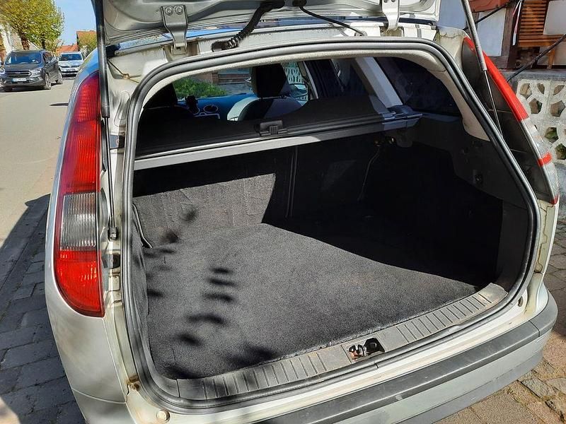 Usata Ford Focus Trend 116 CV (85 kW) 2005 Argento Berlina
