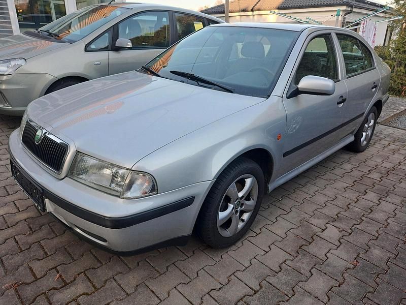 Gebraucht Skoda Octavia 101 PS (74 kW) 1998 Silber Limousine