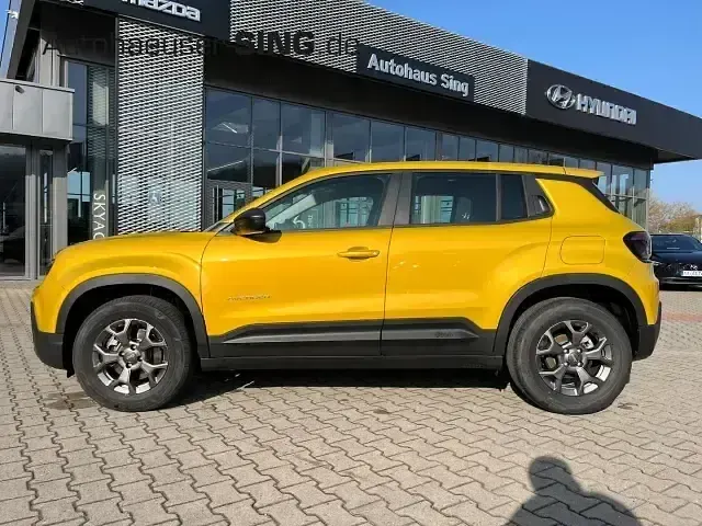 Neu Jeep Avenger Longitude 110 PS (80 kW) 2025 Sun yellow SUV
