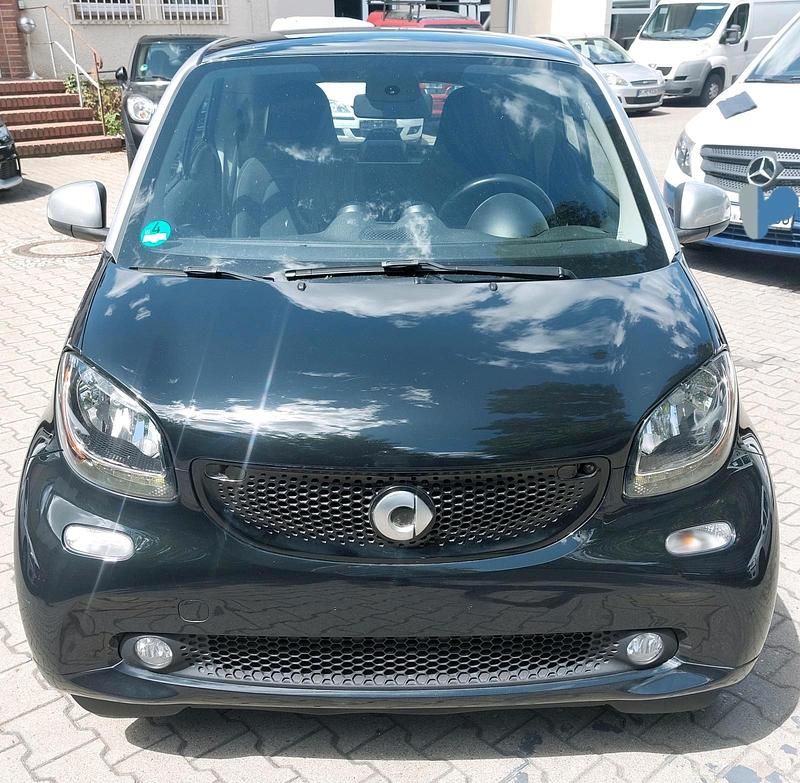 Schwarz Gebraucht 2015 Smart ForTwo Coupé Passion Kleinwagen | 7.350 € (Teuer) - Bild 1/4