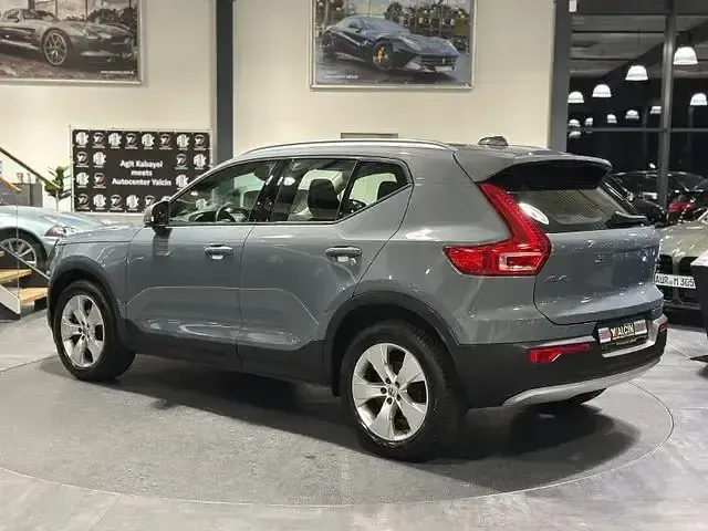 Second-hand Volvo XC40 Momentum 173 CP (127 kW) 2019 Gri SUV