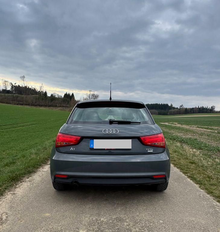 Gebraucht Audi A1 Sportback 95 PS (69 kW) 2016 Grau Kleinwagen