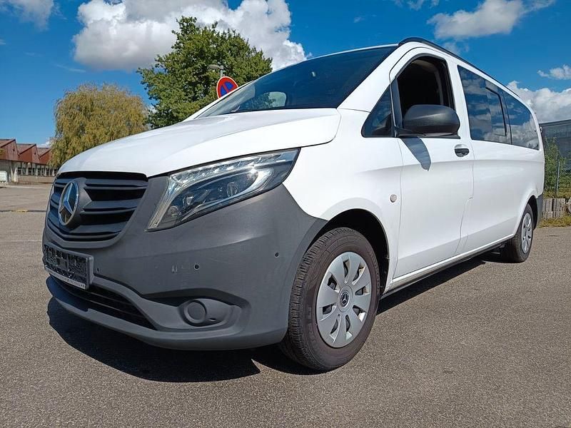 Weiß Gebraucht 2021 Mercedes Vito Van / Kleinbus | 27.999 € (Fairer Preis) - Bild 1/4